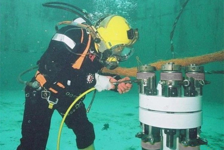 海底管道阀门同步拉伸预紧