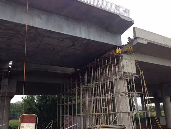 钢绞线千斤顶用于钢箱梁同步提升