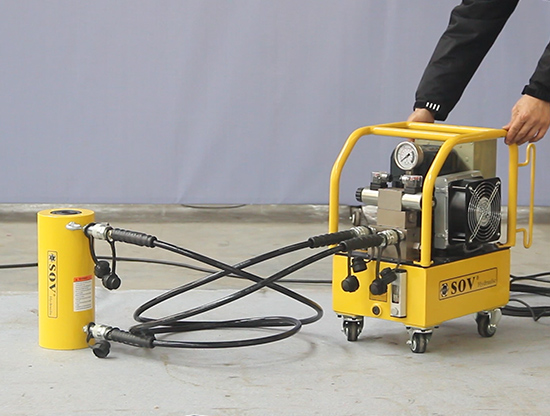 100吨千斤顶+电动泵操作视频